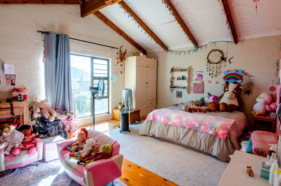 4 Bedroom Property for Sale in Pringle Bay Western Cape